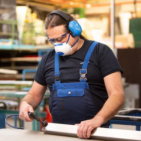 Lavorazione sul metallo - rettifica, sbavatura